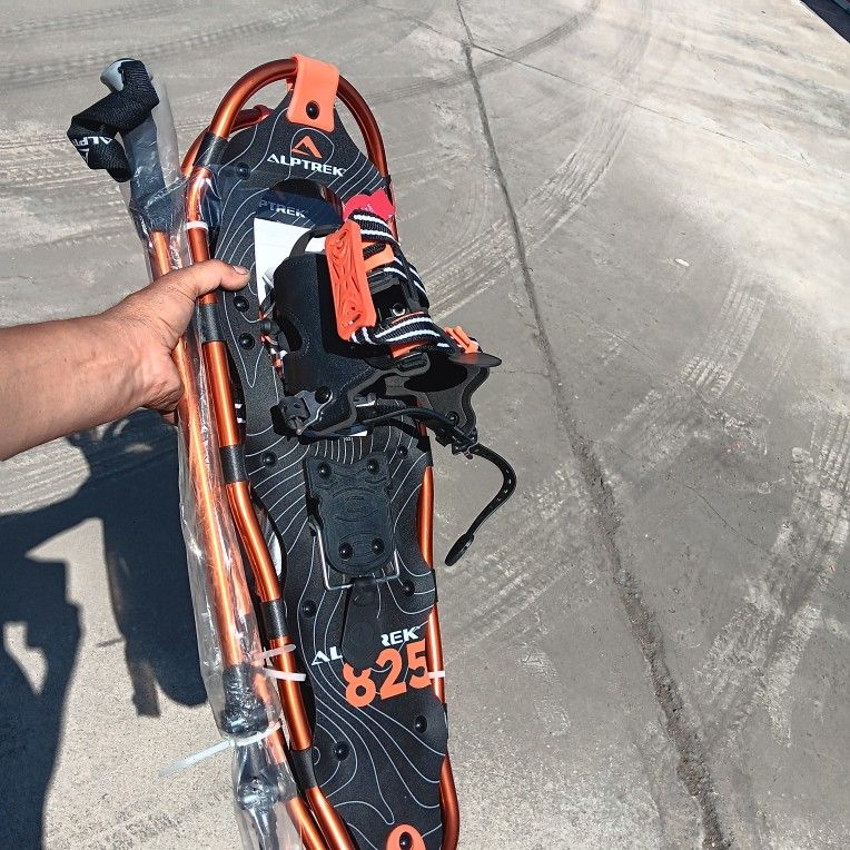 Alptrex 825 Snowshoes And Poles Medium