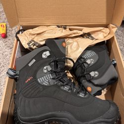 New Women's Hiking Boots Size 7