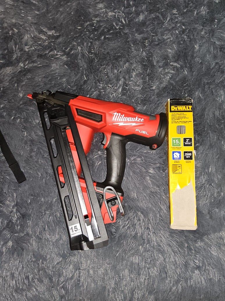 Milwaukee 15 Gauge Angled Finish Nailer 