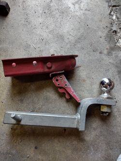 U-Haul V-5 Trailer Hitch Mount
2 pc 
