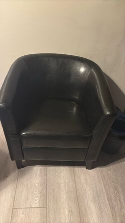 Black Leather Tub Chair