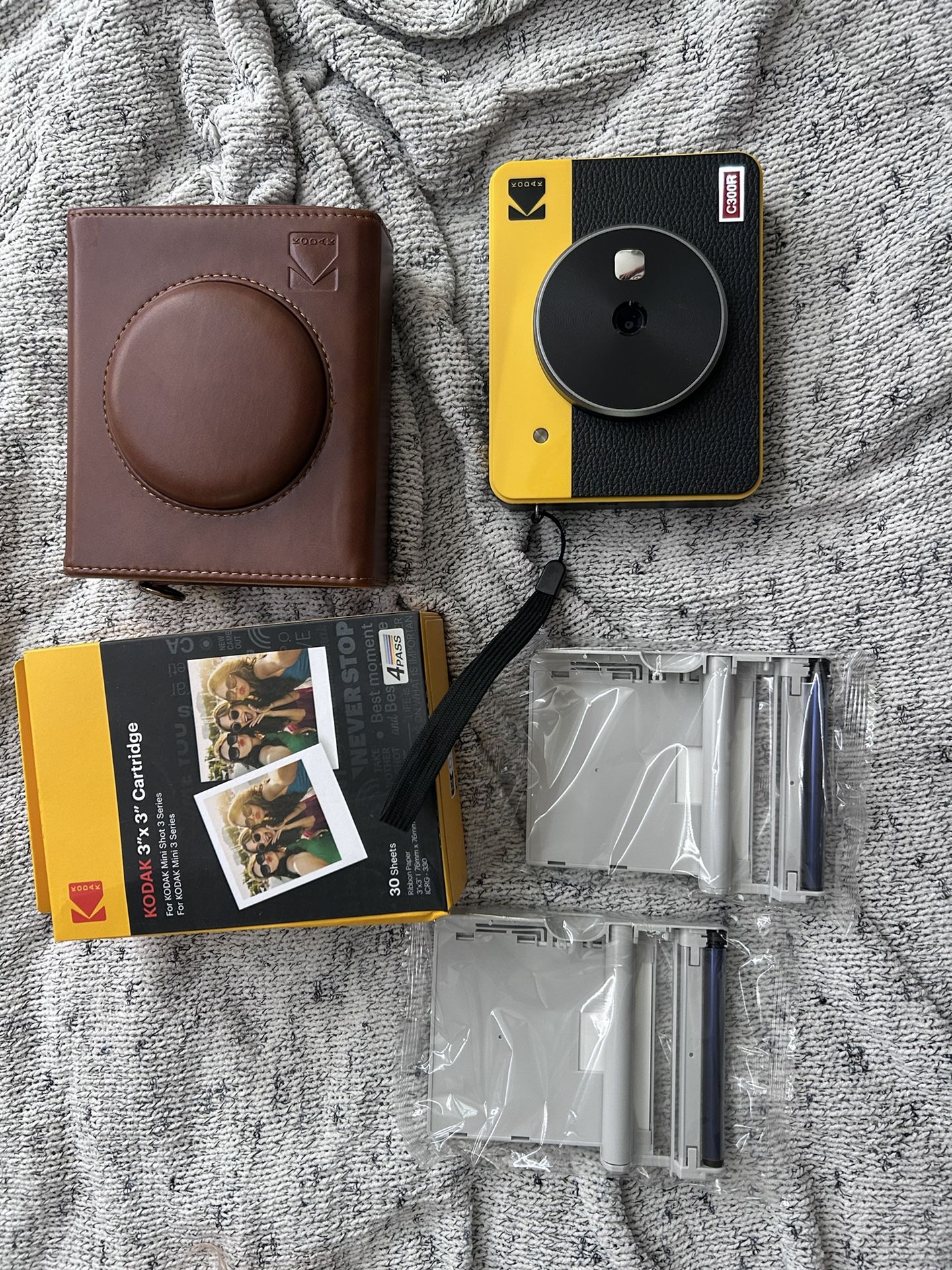 KODAK Mini Shot 3 Retro 4PASS 2-in-1 Instant Camera and Photo Printer (3x3 inches)