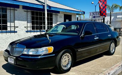 2001 Lincoln Town Car