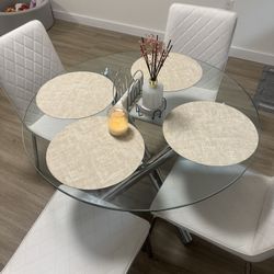 Dinning Table White Chairs