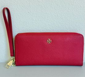LIKE NEW - Tory Burch Emerson Zip Continental Wristlet Wallet