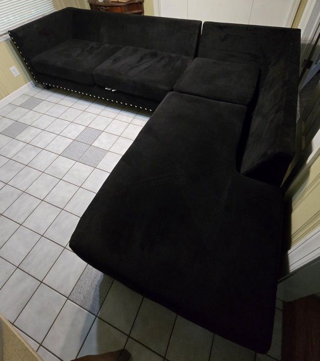 L Shaped Couch/ w Chase Lounge