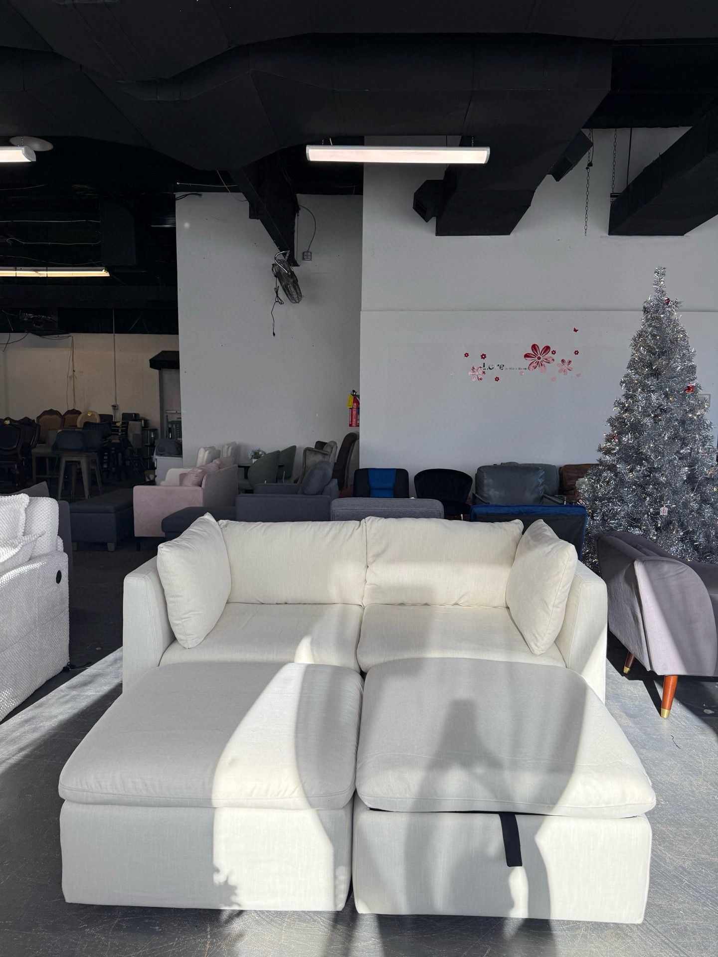 🔥Set of 4🔥 Modern and comfortable oversized cloud-shaped upholstered corner sofa with armrests and storage space, made of chenille fabric. Convertib