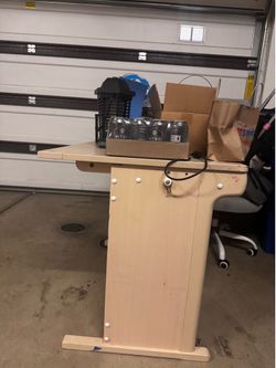 Kids desk (Free)