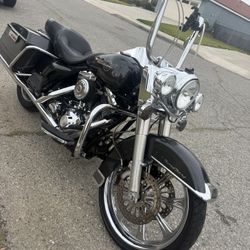 2006 HARLEY ROAD KING
