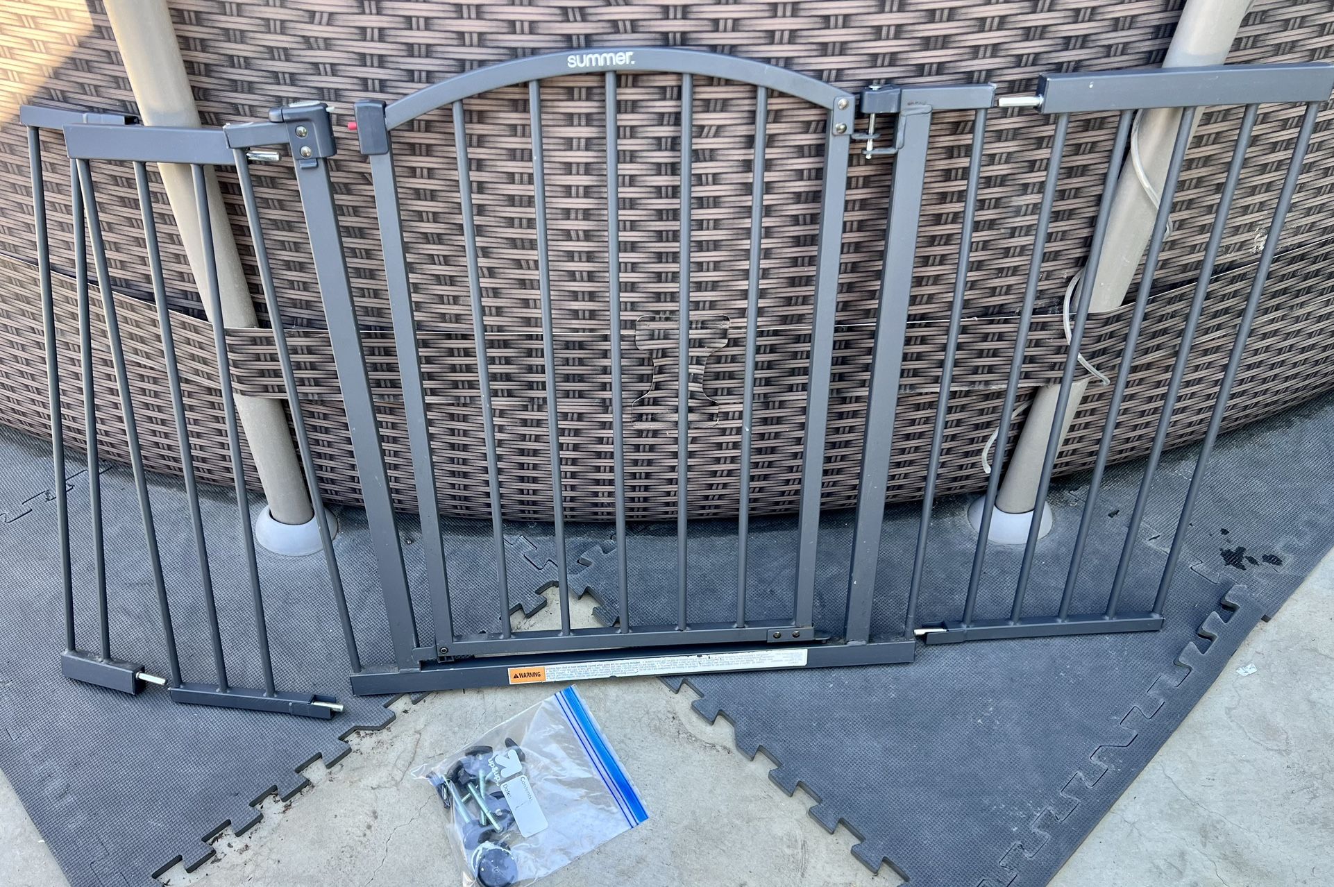 Kids Or Pets Fence With Gate