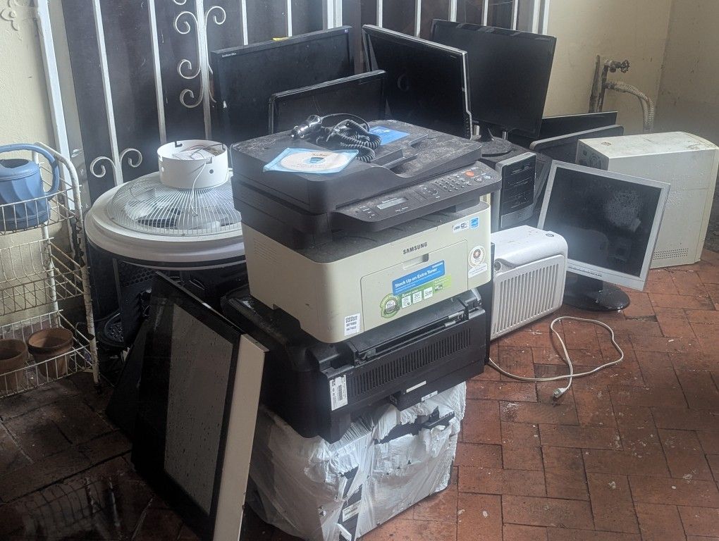 COMPUTERS/PRINTERS/MONITORS