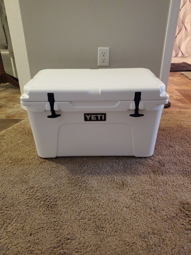 Never Been Used Yeti Cooler 45 