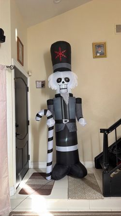 Creepmas inflable