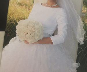 Beautiful custom made wedding dress!