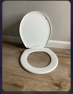 Round toilet seat