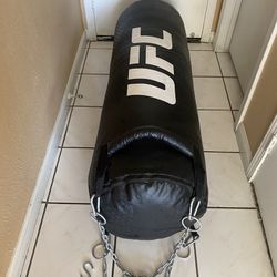PUNCHING BAG BRAND NEW 100 POUNDS FILLED FOR BOXING 🥊 UFC BRAND 🔥 🔥🔥🔥
