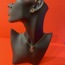 18k Gold Plated Leaf Clover Flower Beautiful Necklace Earrigns And Bracelet  Set 