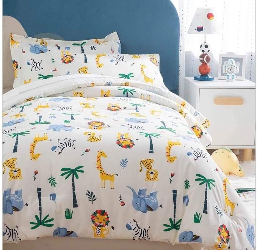 Brand New 5 Pieces Comforter Set