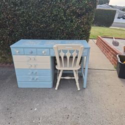 Adorable Shabby Chic Desk And Chair