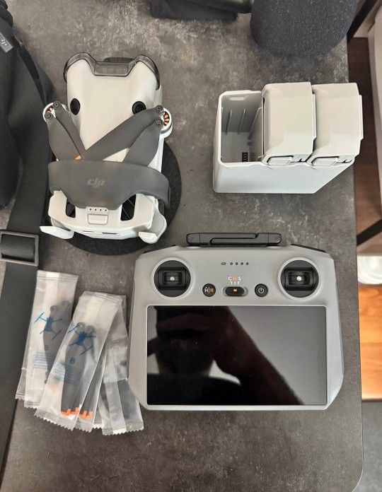 DJI Mini 4 Pro Drone Fly More Combo