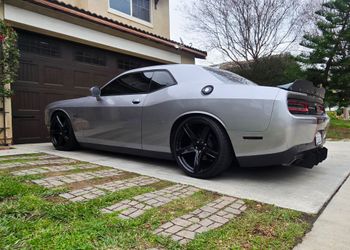 2017 dodge challenger Rt V8