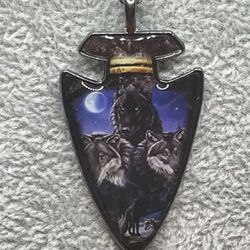 Wolf Arrowhead Necklace (D3WHAN)