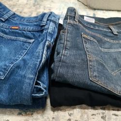 Levi’s 550 Relaxed 50x30, Black KS, 2 Rustler 48x30 (4 Pairs) - $60