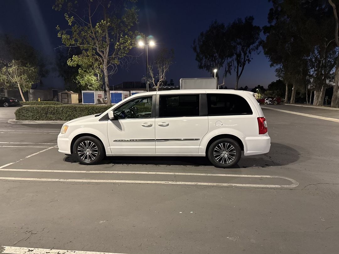 2013 Chrysler Town & Country