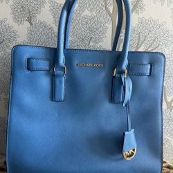 Authentic Michael Kit Bag With Free Wallet