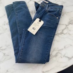 Womens Levi’s 