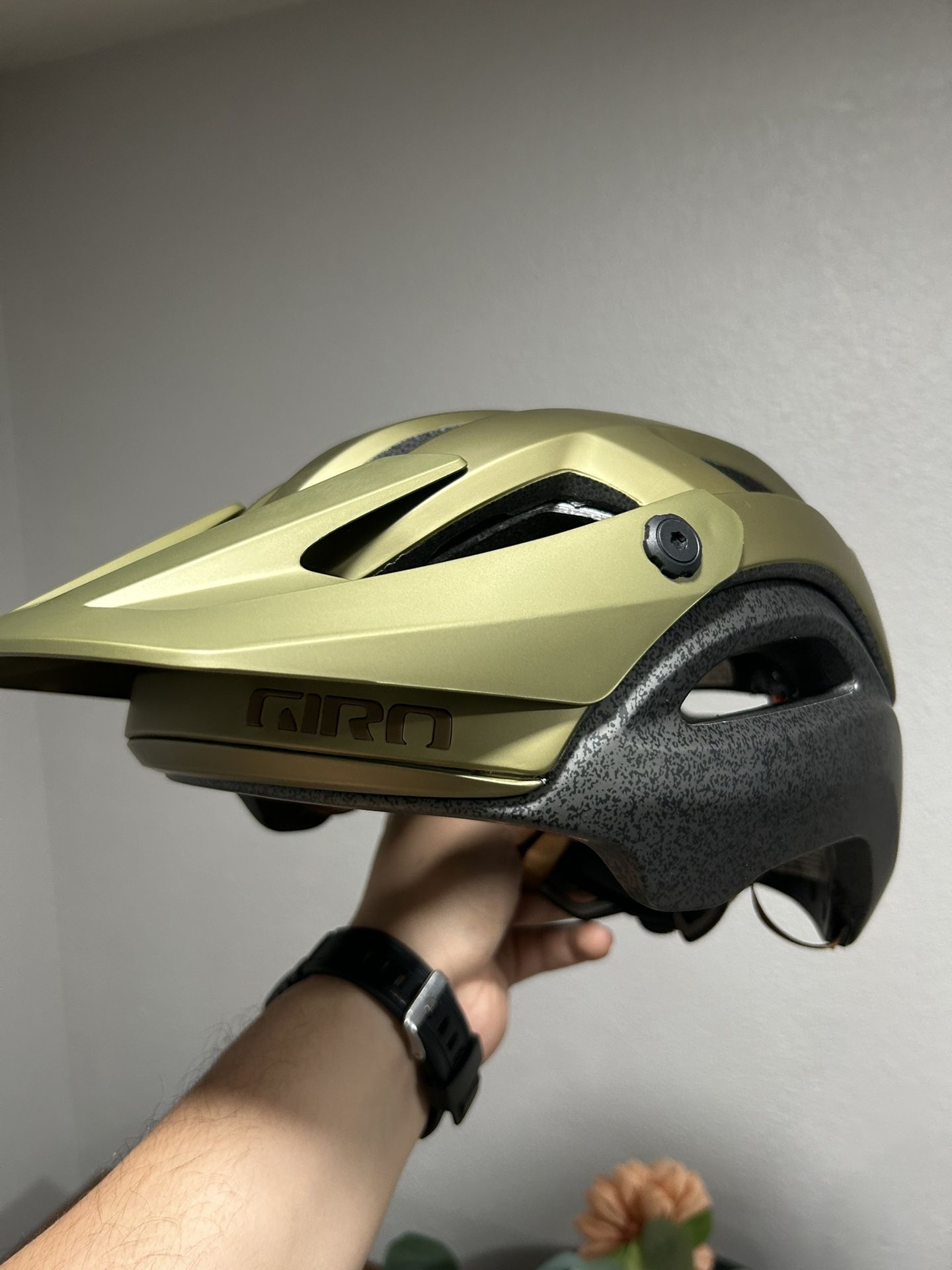 Giro Manifest Spherical MIPS Cycling Bike Bicycle Helmet Olive Green, Large