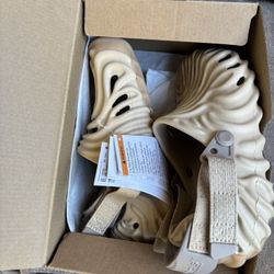 Salehe Bembury x The Pollex Clog Size J3