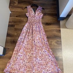 Brand New Woman’s Banana Republic brand Pink and Red Floral Dress Up For Sale 