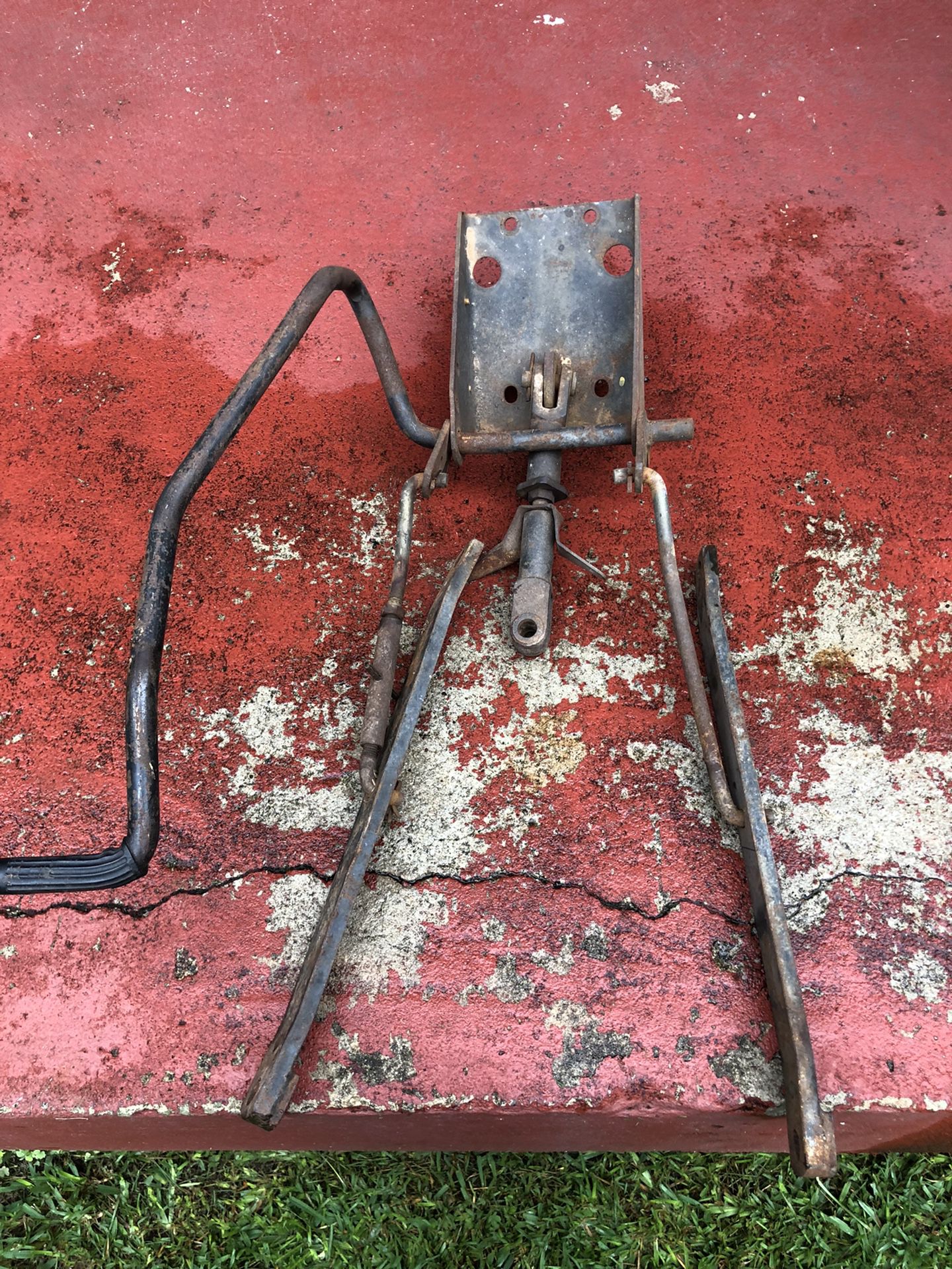 Manual 3 Point Hitch.