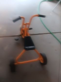 Heavy duty small trike for a kid this is expensive  trike over 200.00 they cost i have it price to sell