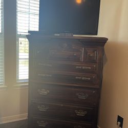 Bundle includes a 32-inch Emerson TV, LG Blu-ray/DVD player, and a solid wood dresser