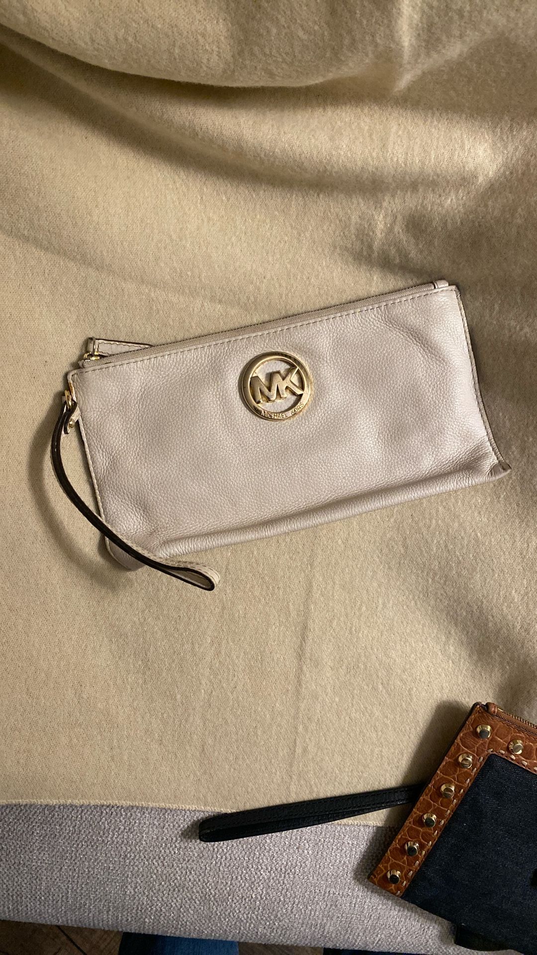 Cream Wristlet