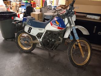 Motorcycle https://offerup.com/redirect/?o=bW90b3Jjcm9zcy5IT05EQQ== 600R XL.1986