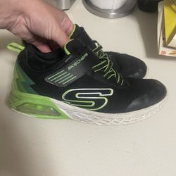 Boys Skechers Size 4