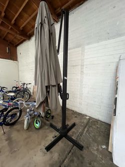 10 ft x 10 ft Cantilever Umbrella ( BASE NOT INCLUDED)