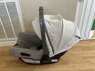 Nuna PIPA Aire RX Carseat and PIPA Relx Base - Color: Curated (Dual Tone Light Grey)