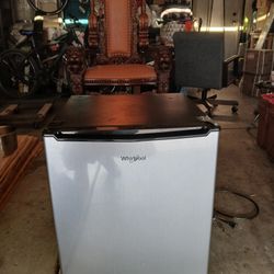 Whirlpool Black Stainless Steel Refrigerator 2.7cu.ft 