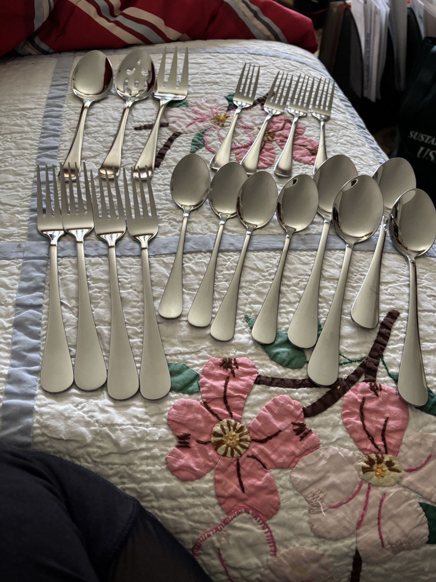 19 Pieces Brand New Stainlesssteel Set.