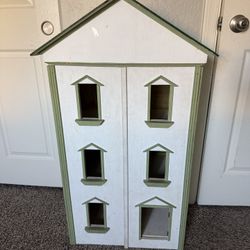 Wooden Dollhouse 