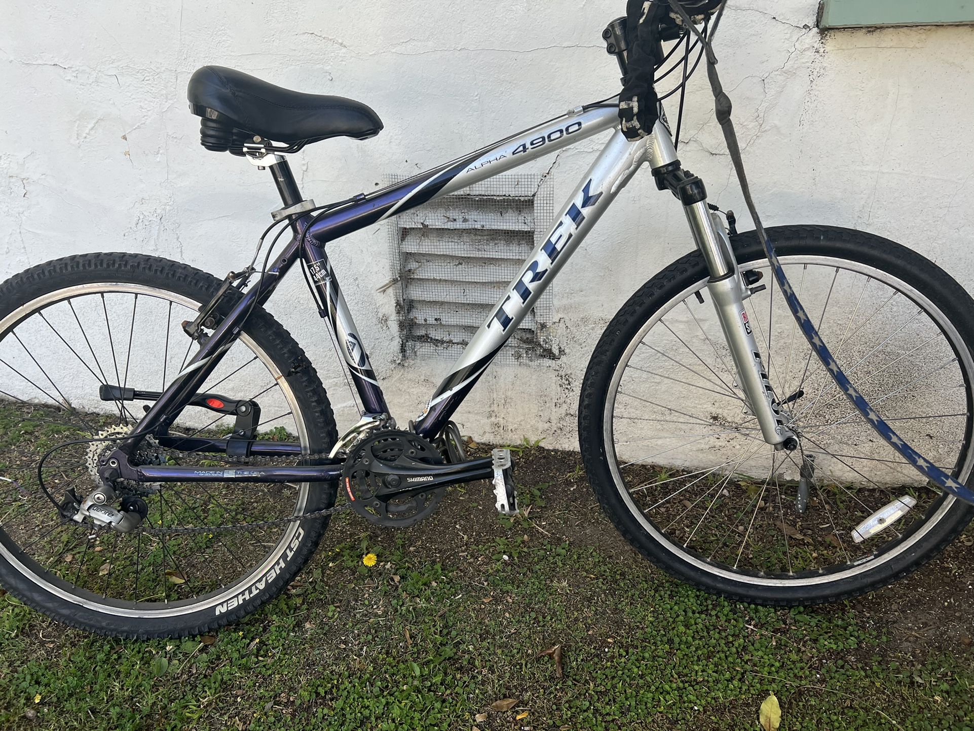 TREK ALPHA 4900 9 Speed Mountain Bike for Sale in West Hollywood
