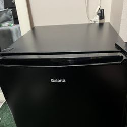 Galanz Mini Fridge 