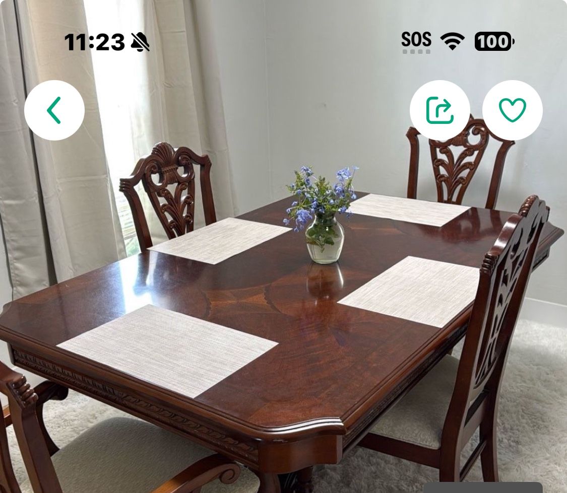 Dining Table/6 Chairs. $400 obo.…Great For Upcoming Family Holiday Gatherings!