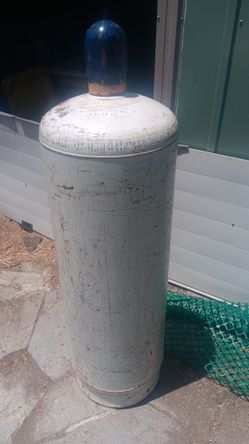 100 Lb Propane Tanks