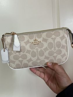 Coach Nolita 19