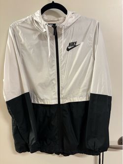 Women’s Nike windbreaker black and white
